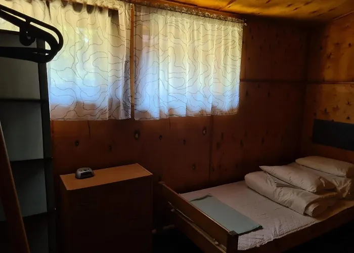 山林小屋 琥珀娱乐中心酒店